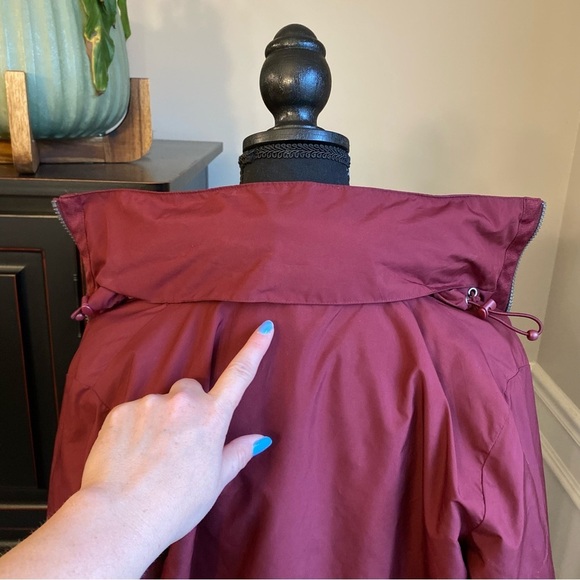Athletic Works Burgundy Zip Up Windbreaker w/ Packable Hood Women’s Small - Picture 7 of 7